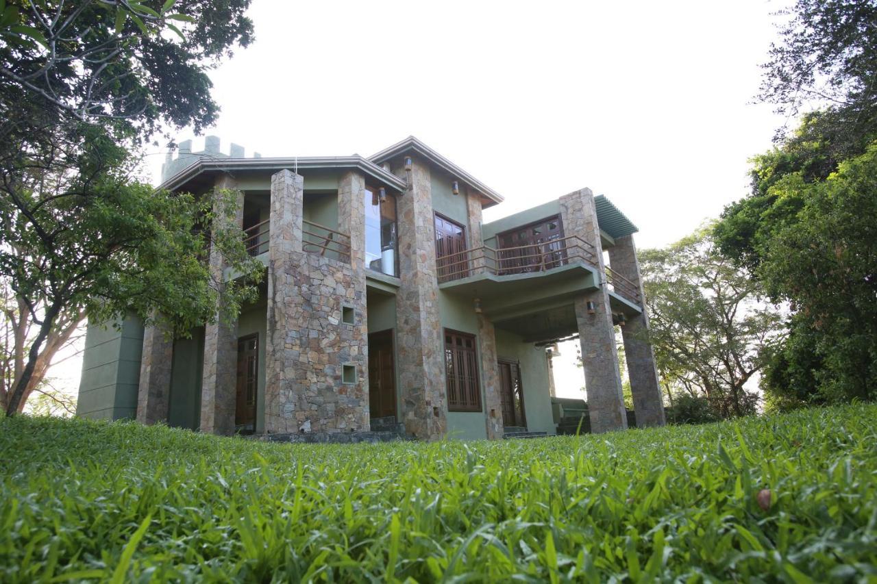 Green Castle Kandy Hotel Exterior photo