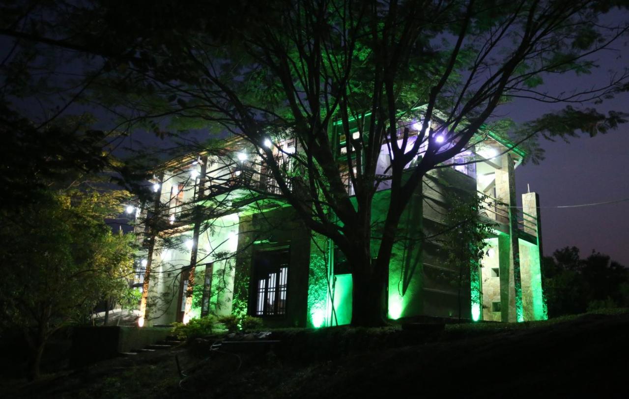 Green Castle Kandy Hotel Exterior photo